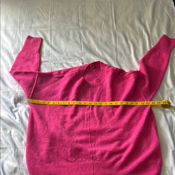 Vince Camuto Sweaters - Vince Camuto Pink Crew Neck Sweater